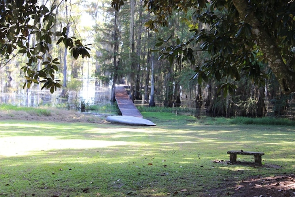 Cimarron Lodge on Lake Miccosukee