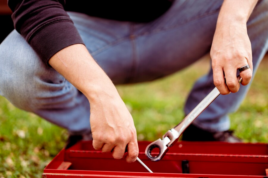 Types of Clamps to Securely Fasten the Hose WrityWall