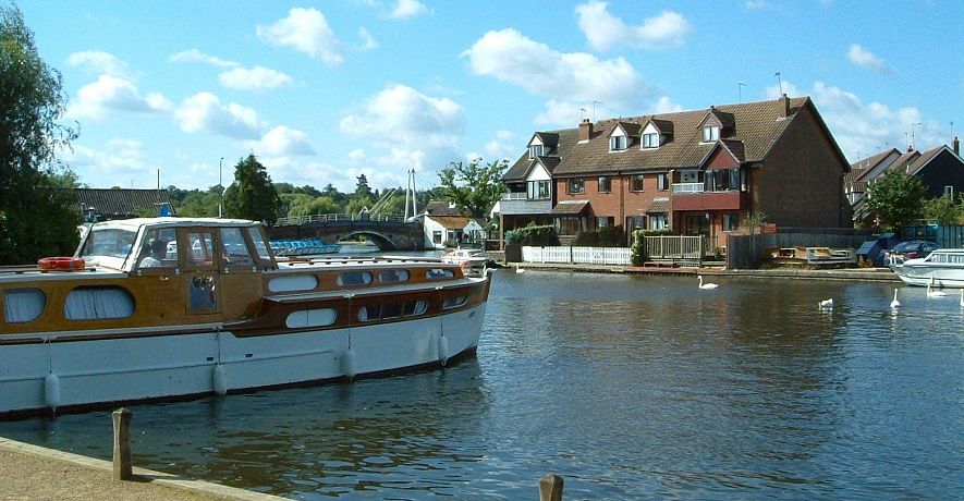 Norfolk Broads Holiday Cottages, Wroxham Self Catering Riverside Holiday