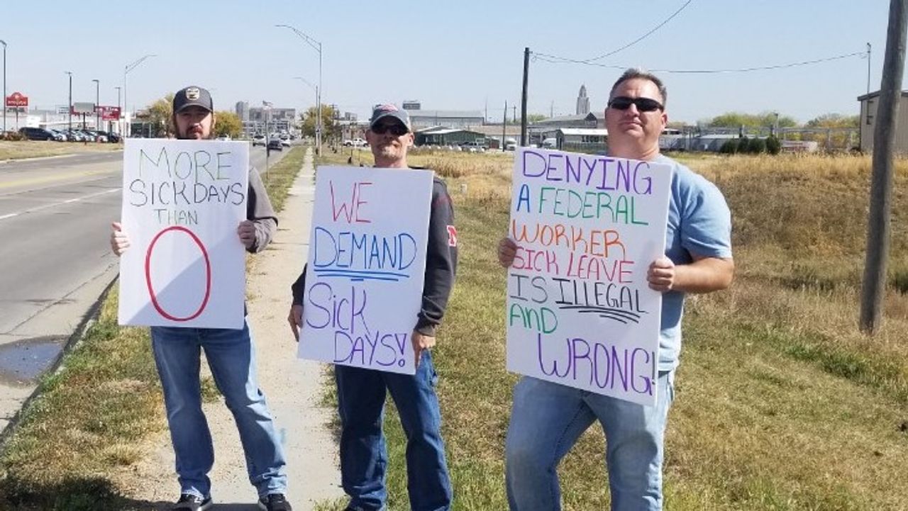 Railroad workers at rankandfile meeting call for strike action to oppose sellout contracts