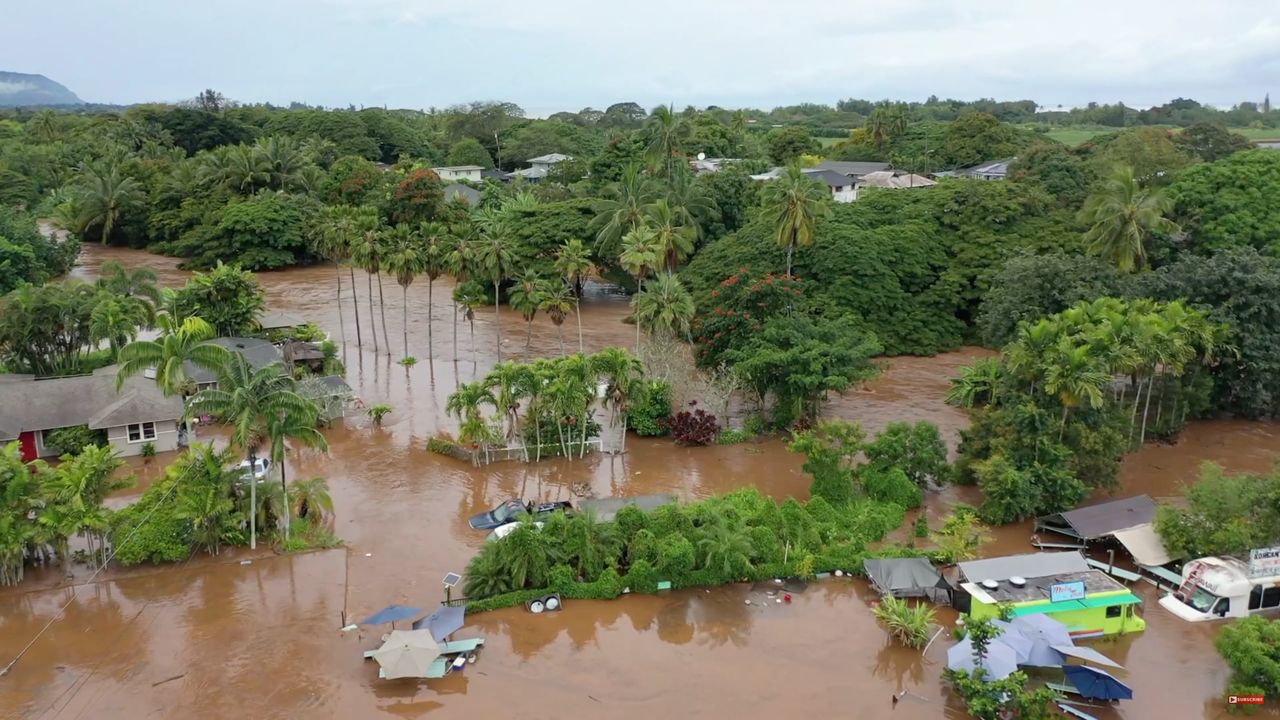 Hawaii declares state of emergency after heavy floods overwhelm roads