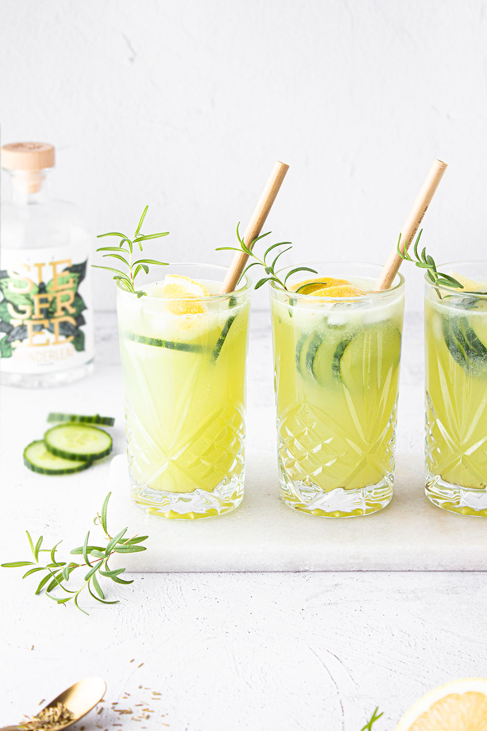 Gin Fizz Cocktail mit Gurke & Zitrone • Drinks & Cocktails
