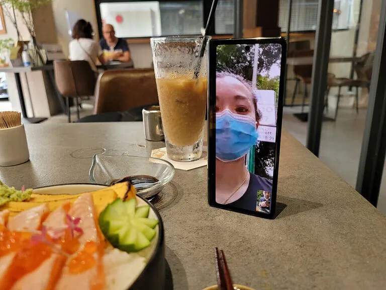 Galaxy Z Fold 2 Ongoing Review Day 3 Testing out the 5