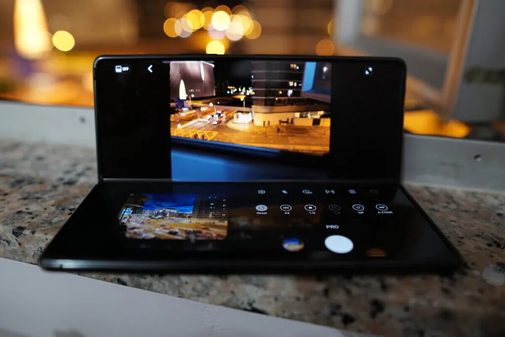 Galaxy Z Fold 2 Ongoing Review Day 3 Testing out the 5