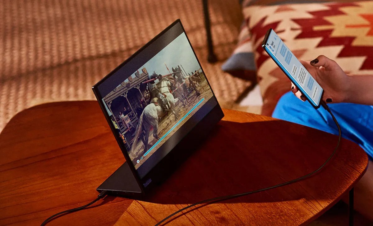 Motorola adds a DeXlike desktop mode to the Edge+