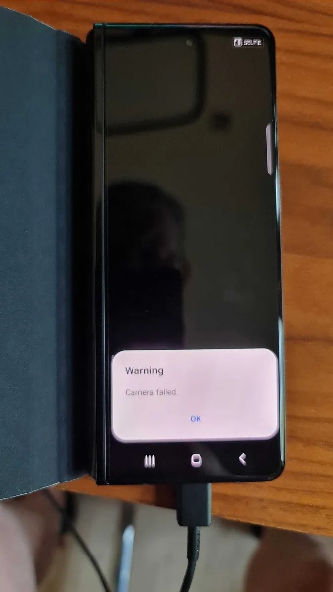 Η Samsung απενεργοποιεί τις κάμερες του Galaxy Z Fold 3 αν