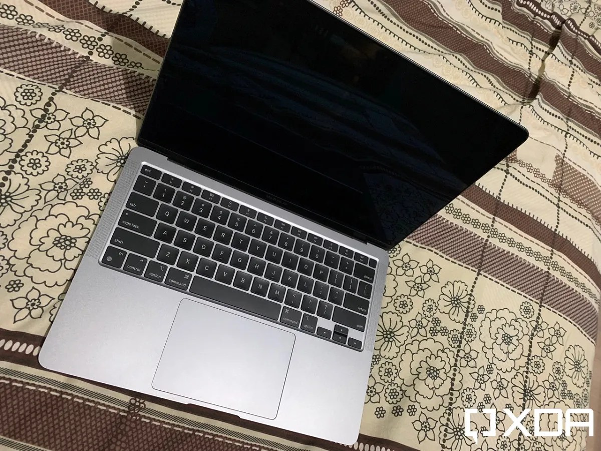 How to clean your MacBook