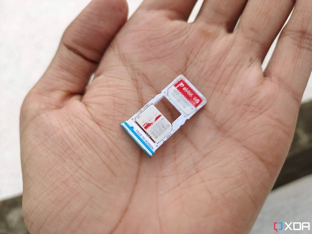 How to insert a SIM card in your Android phone