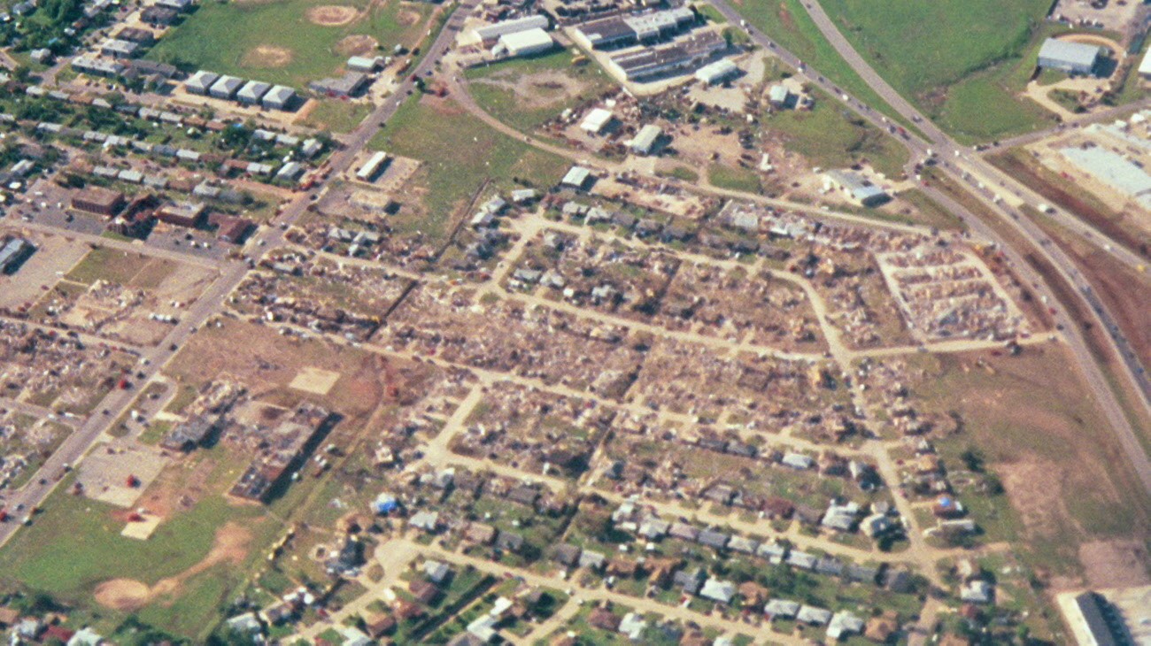 Moore, Oklahoma Tornado Photos, May 1999