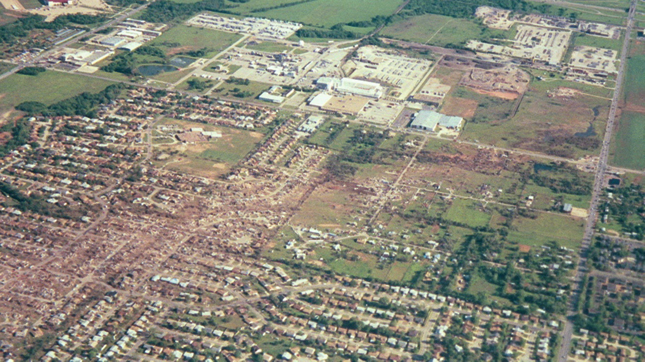 Moore, Oklahoma Tornado Photos, May 1999