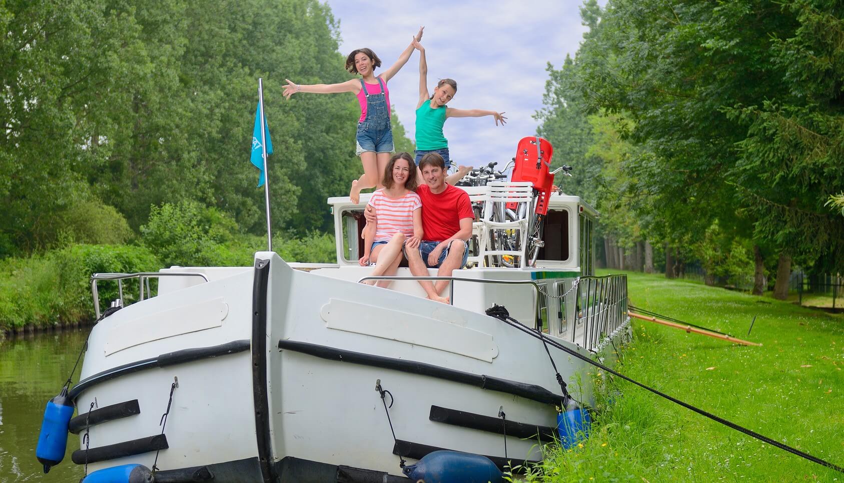 Houseboat Rental Your Relaxed Boating Holidays on the Water