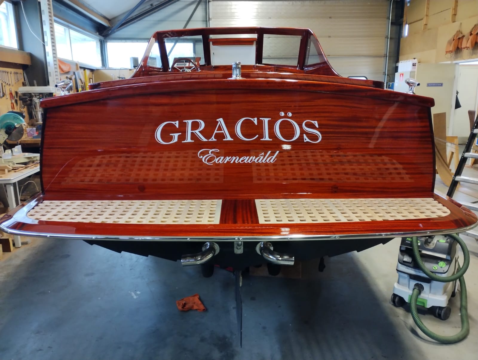 How to varnish a boat step by step • Epifanes