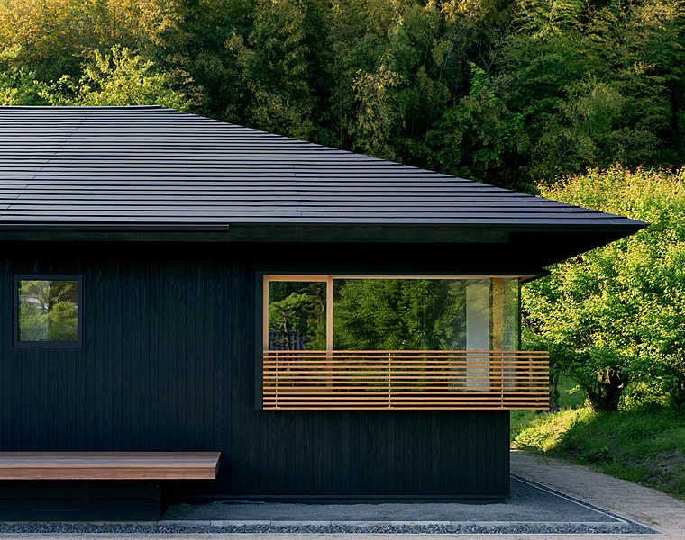 二世帯が暮らす大らかな屋根を持つ平屋の家 | Homify 柳瀬真澄建築設計工房 | 福岡の建築設計事務所