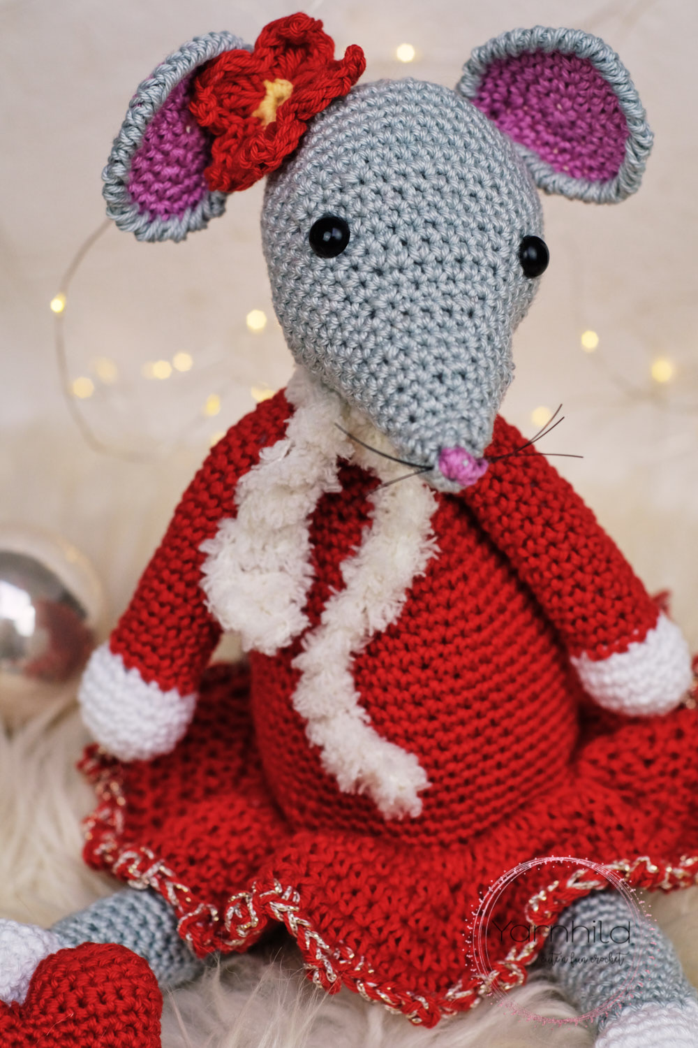 Crochet Christmas mouse Lily — a free crochet pattern