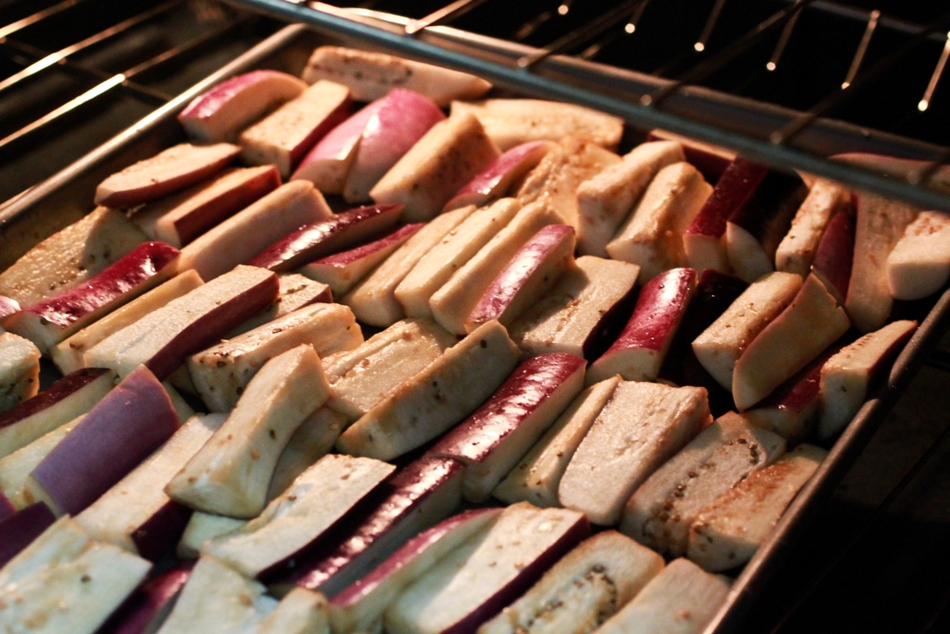 3. Bake the eggplant for 15 minutes. Check to see if the eggplant is crispy and firm outside