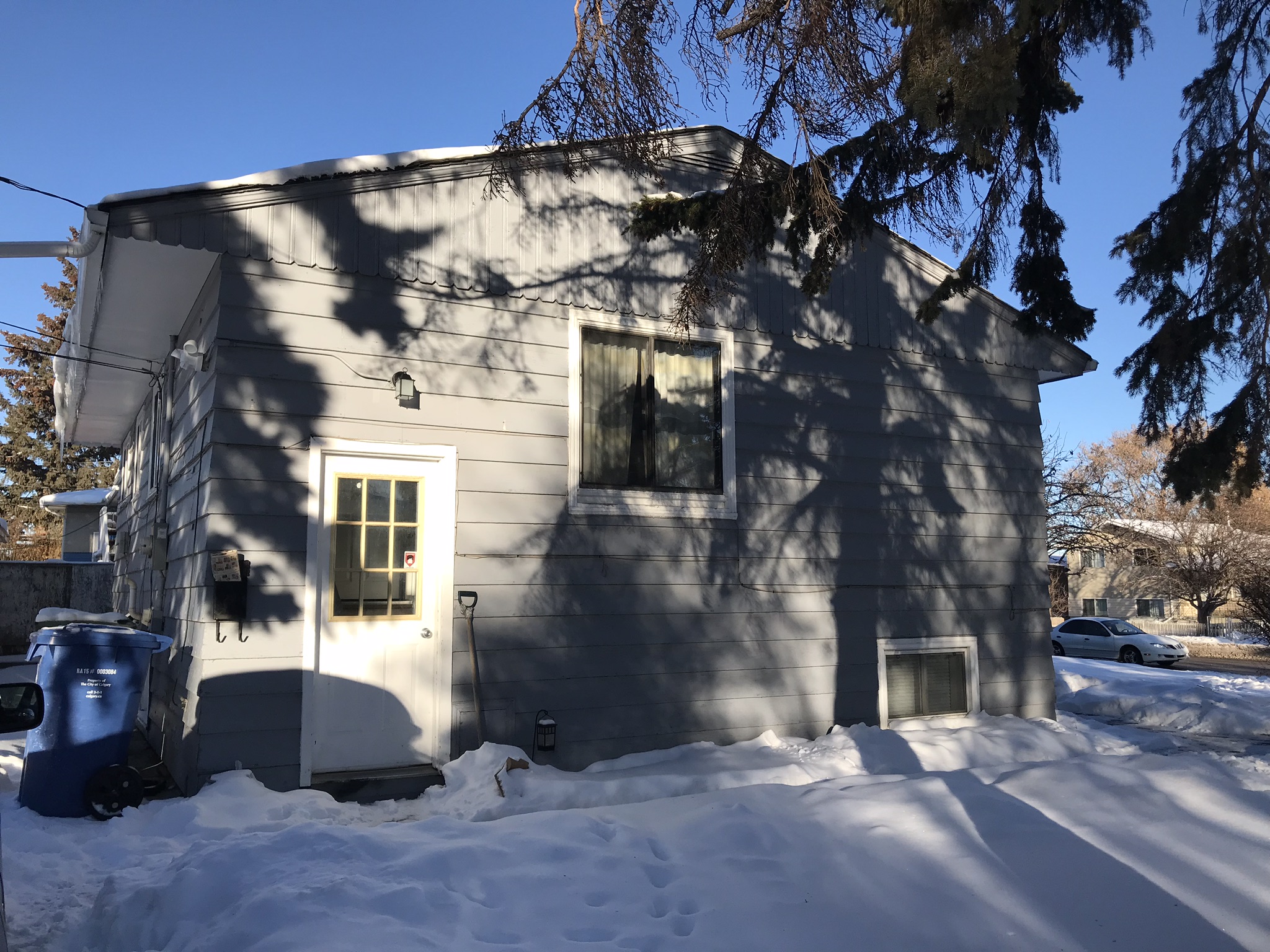 TWO BDRMS MAINFLOOR FOR RENT IN RADISSON HEIGHTS! YMK Property