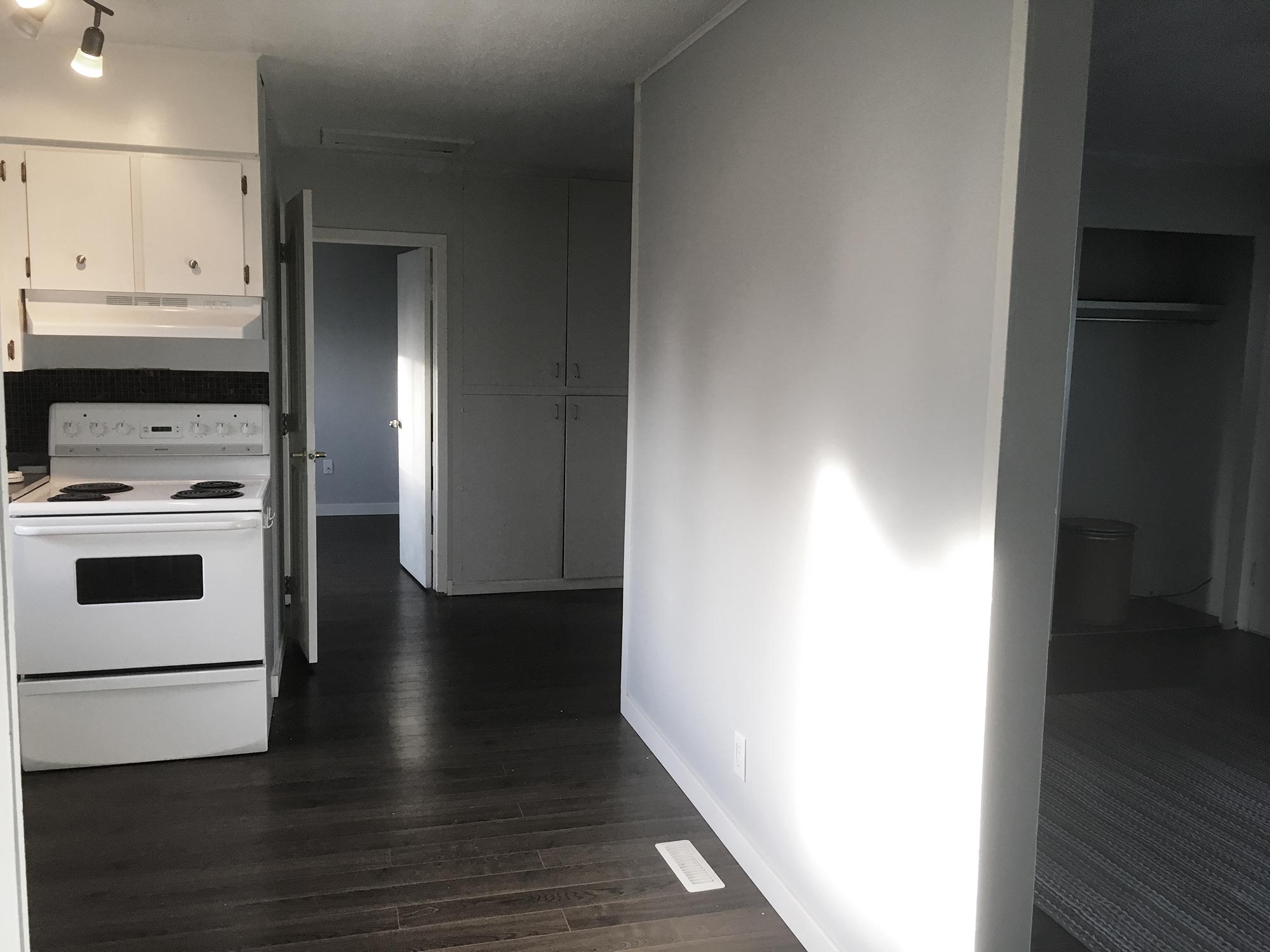 TWO BDRMS MAINFLOOR FOR RENT IN RADISSON HEIGHTS! YMK Property