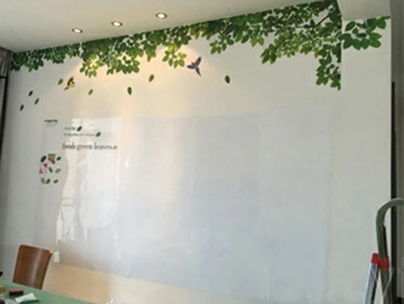 楽天市場】吸着式ホワイトボード 1000Mm×2000Mm 壁を傷つけない糊いらずで貼ってはがせる 1000Mm×2000Mm(1M×2M）【知育教材】【日本製】【会議用】 : ホワイトバリュー 楽天市場店 マグネットで壁を自由自在にコーディネイト『マグネット壁装材』 | リフォーム・外壁塗装なら大阪府堺市のニシマツホーム株式会社