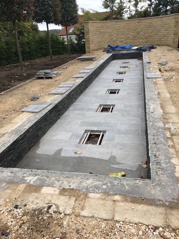 The Shallow Pool with Bubble Jets