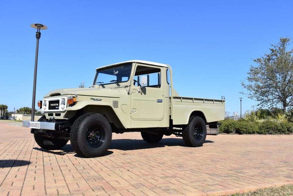 Toyota Land Cruiser HJ45 Pickup Is One Rare Beauty