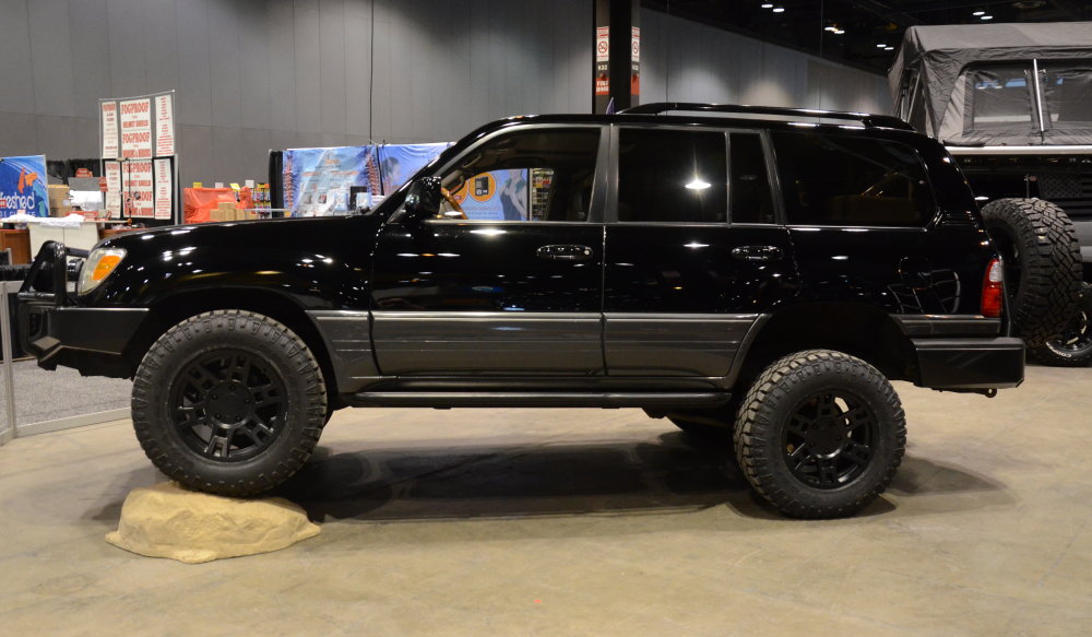 Toyota OffRoad Club Shines Bright at the Chicago Auto Show