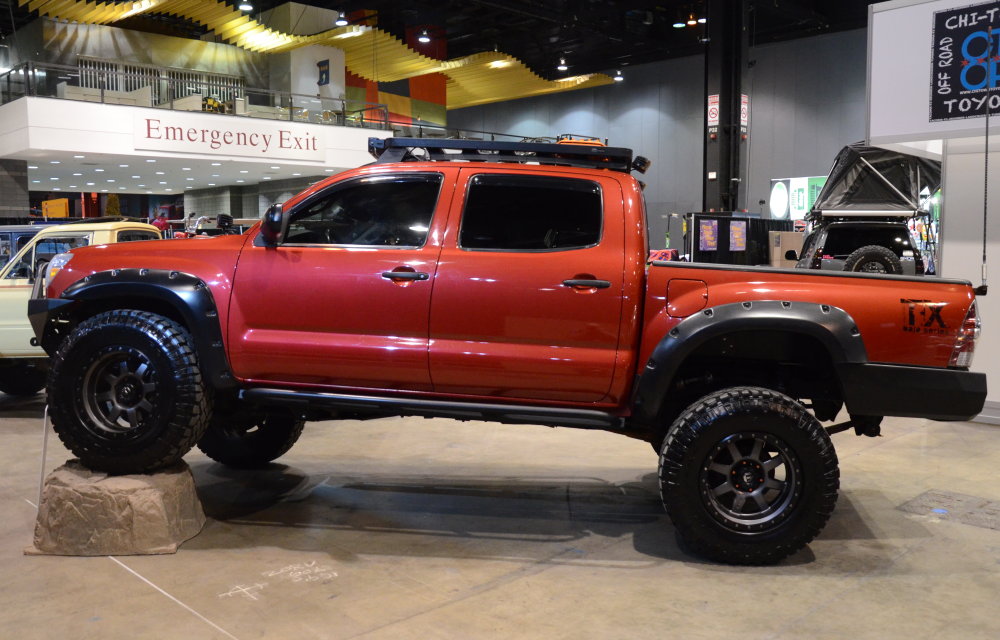 Toyota OffRoad Club Shines Bright at the Chicago Auto Show