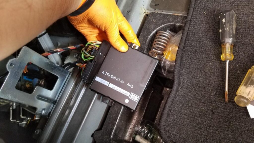 Chrysler Crossfire Convertible Top Module Replacement