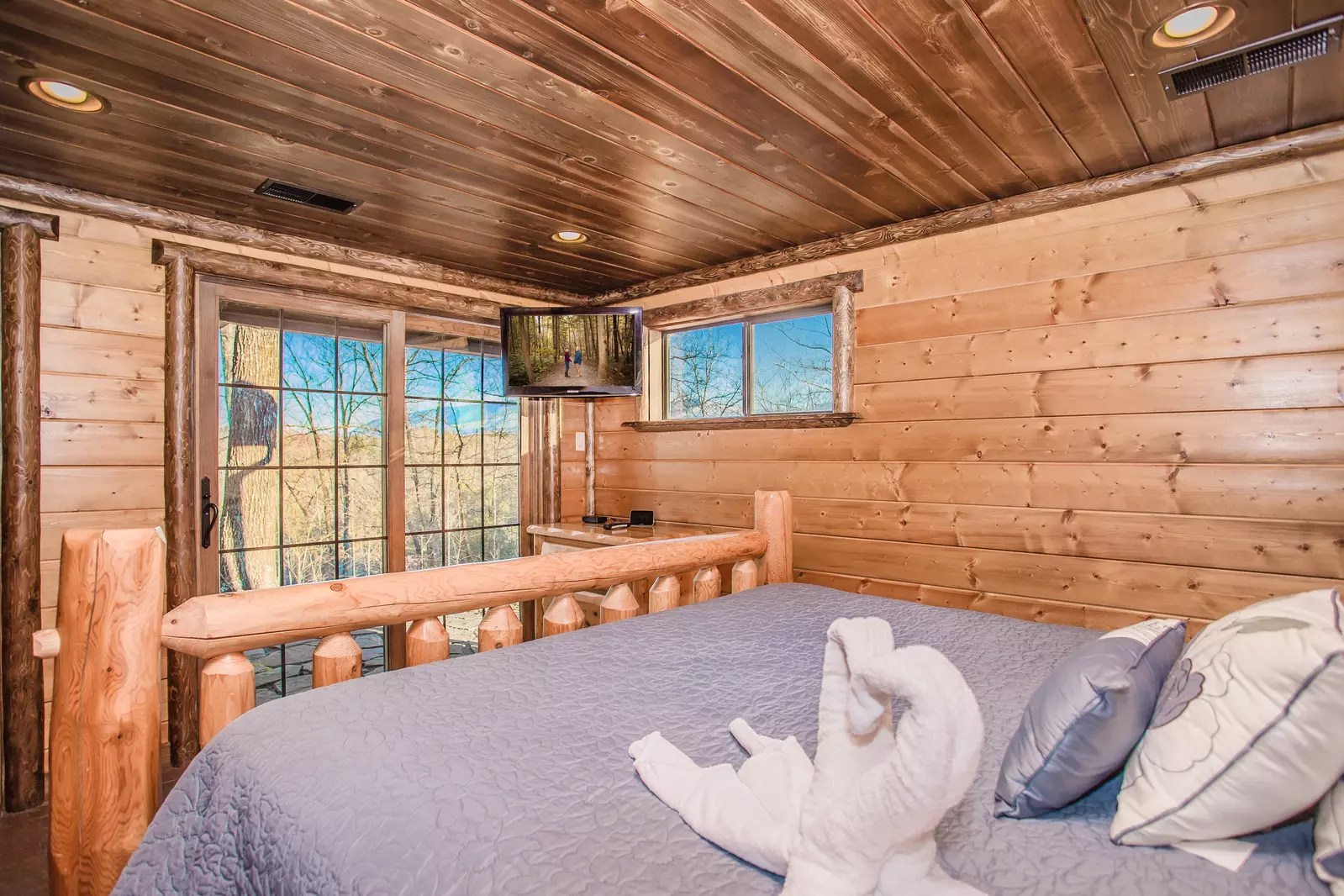 Birds Perch View 2 Bedroom Sevierville Cabin Rental