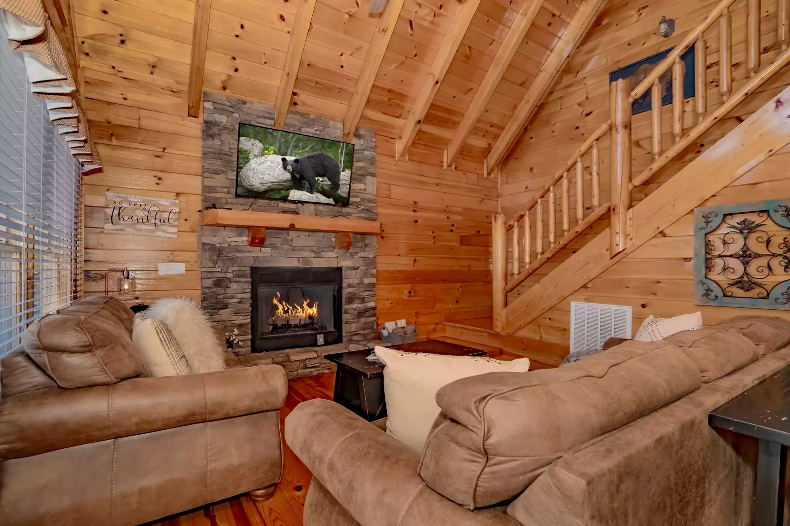 Smoky Vista Romance 2 Bedroom Pigeon Cabin Rental