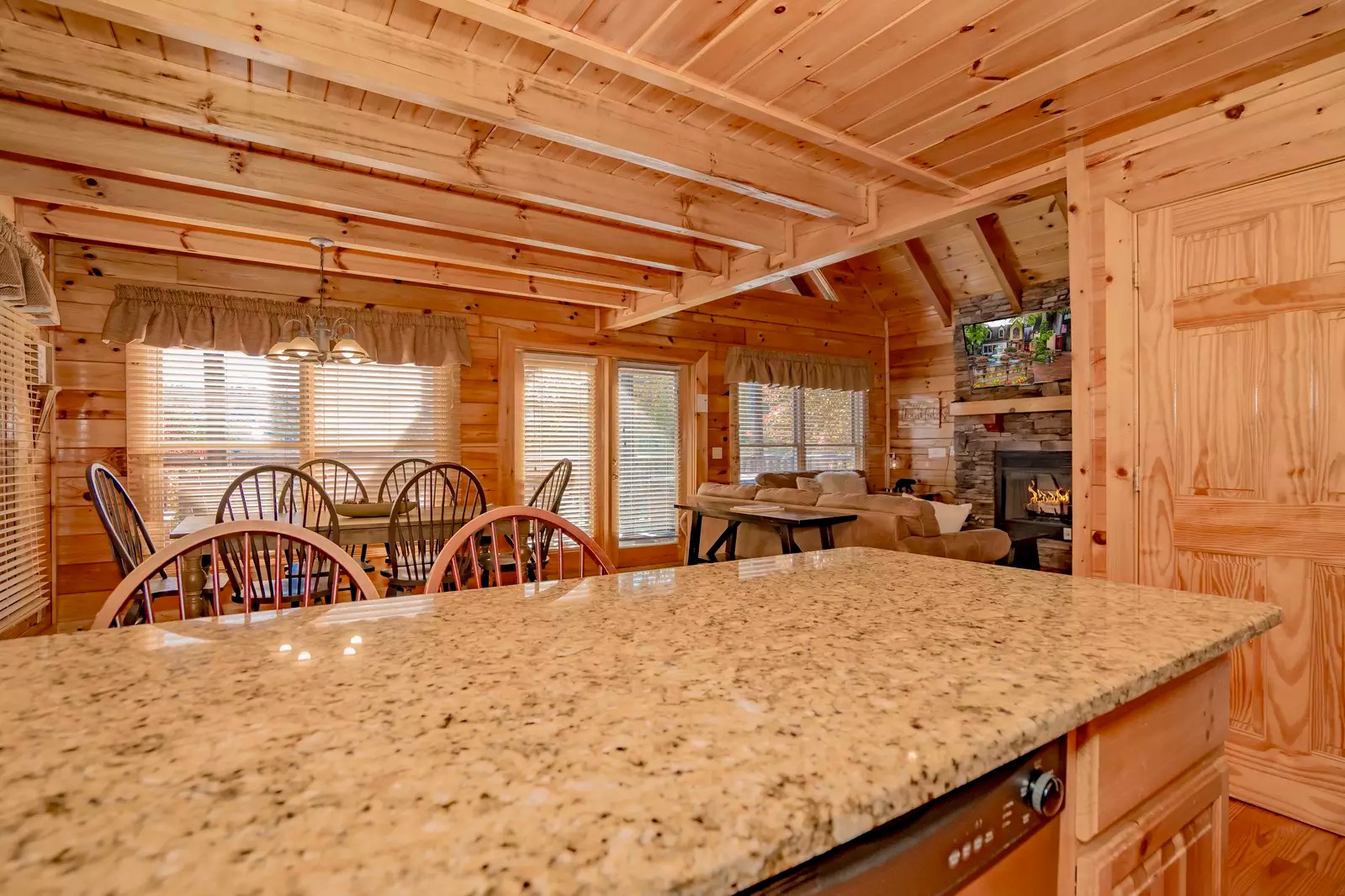 Smoky Vista Romance 2 Bedroom Pigeon Cabin Rental