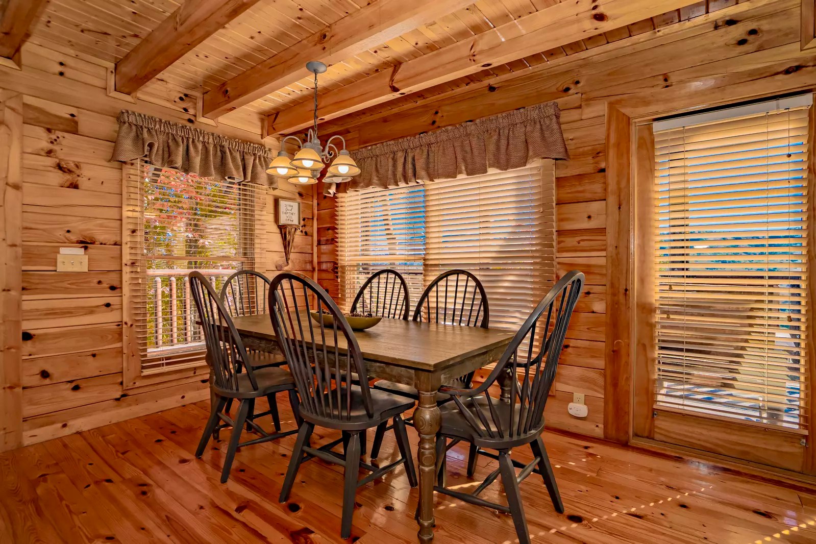 Smoky Vista Romance 2 Bedroom Pigeon Cabin Rental