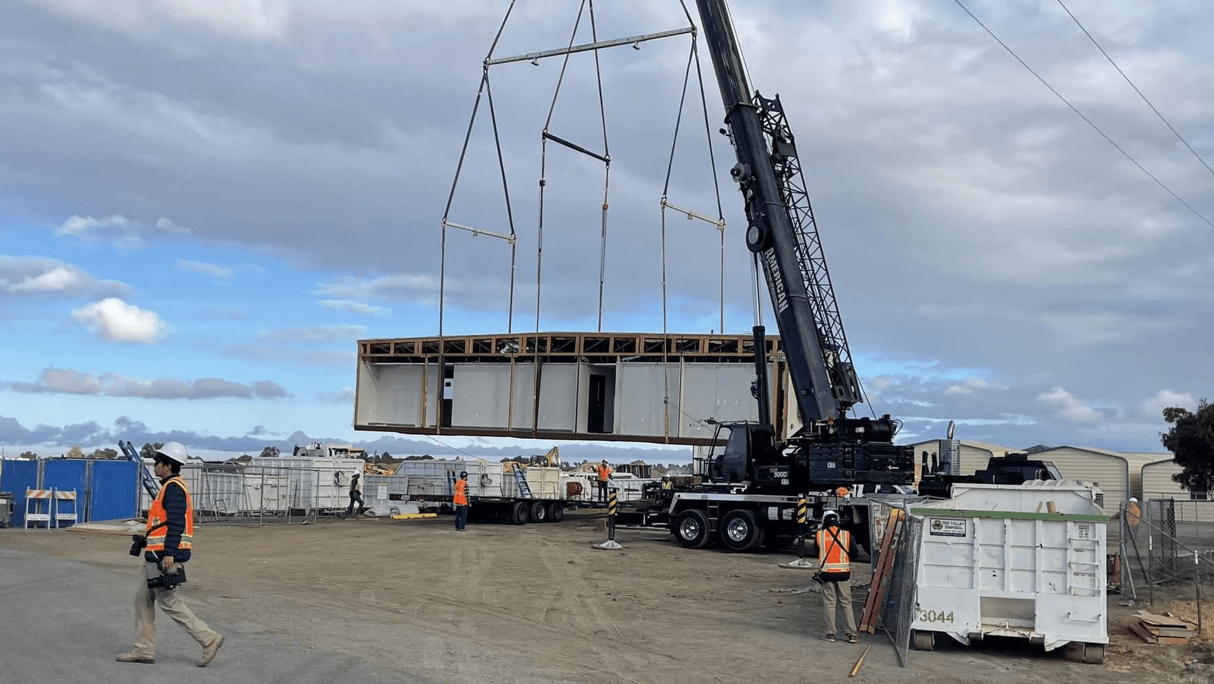Crane delivers caller carnal structure gathering successful Los Banos
