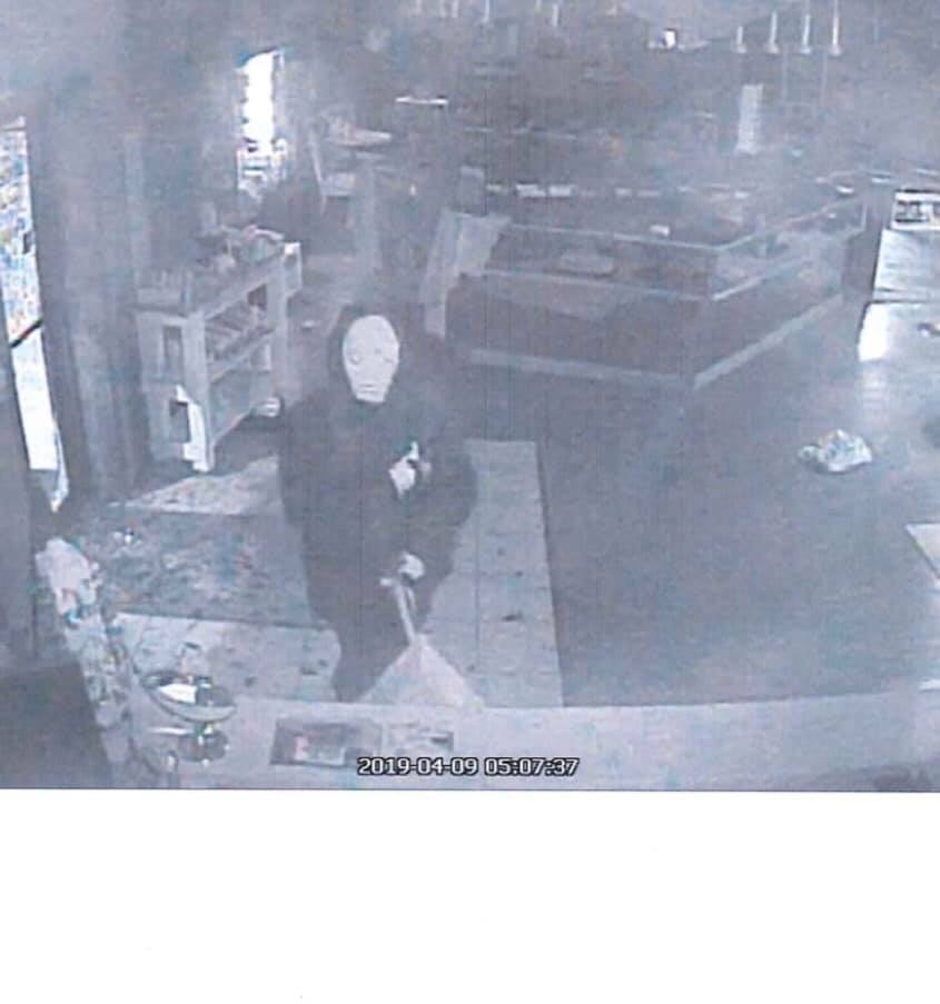 Your News Local Two Suspects Break into Lowden Jewelers in Marion