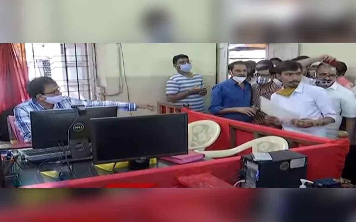 Working hours of the District Registrar office in Visakhapatnam changed