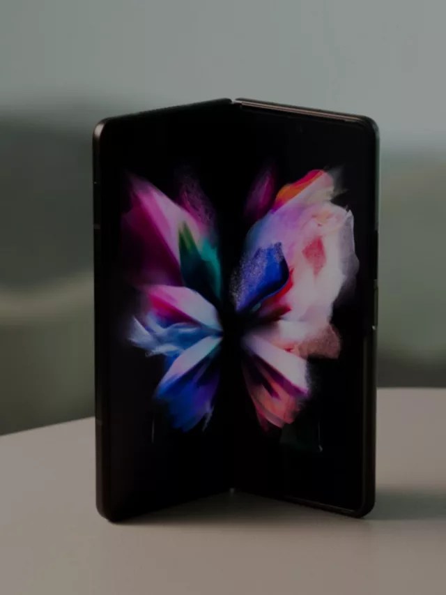 Download Galaxy Z Fold 3 Wallpapers in High Resolution