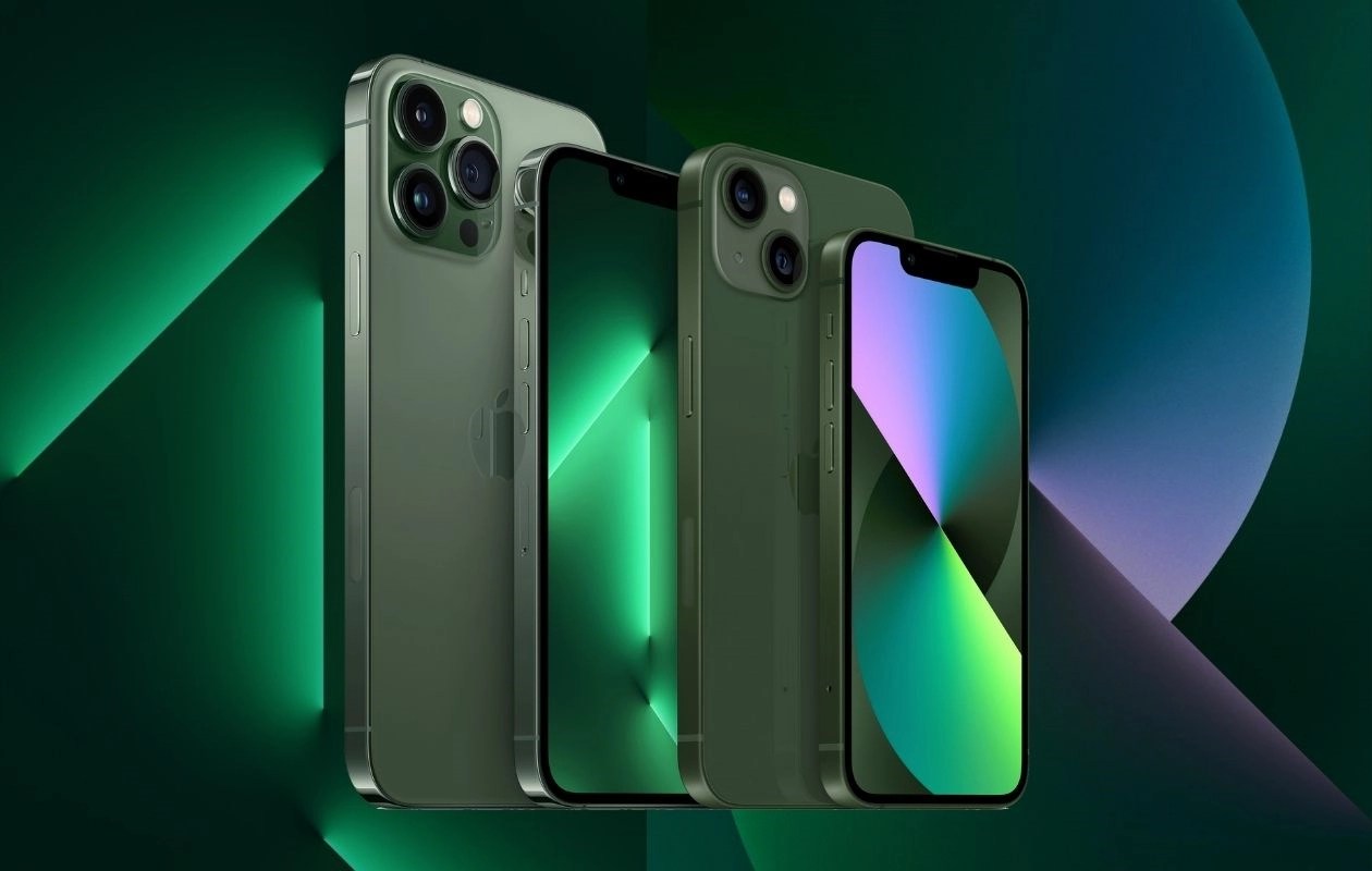 Download iPhone 13 and iPhone 13 Pro Alpine Green Wallpapers!