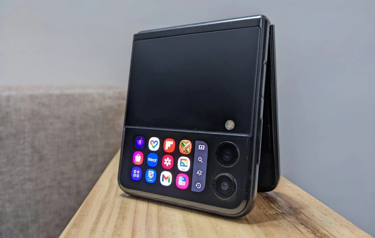 How to use any App on Samsung Galaxy Z Flip 4 Cover Screen