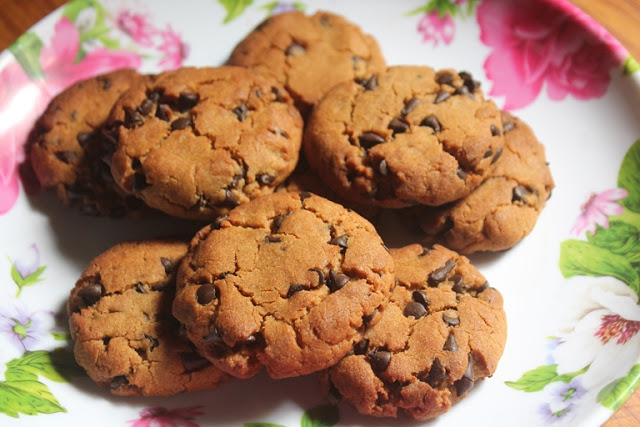 Eggless Chocolate Chip Cookies with oil and wheat flour