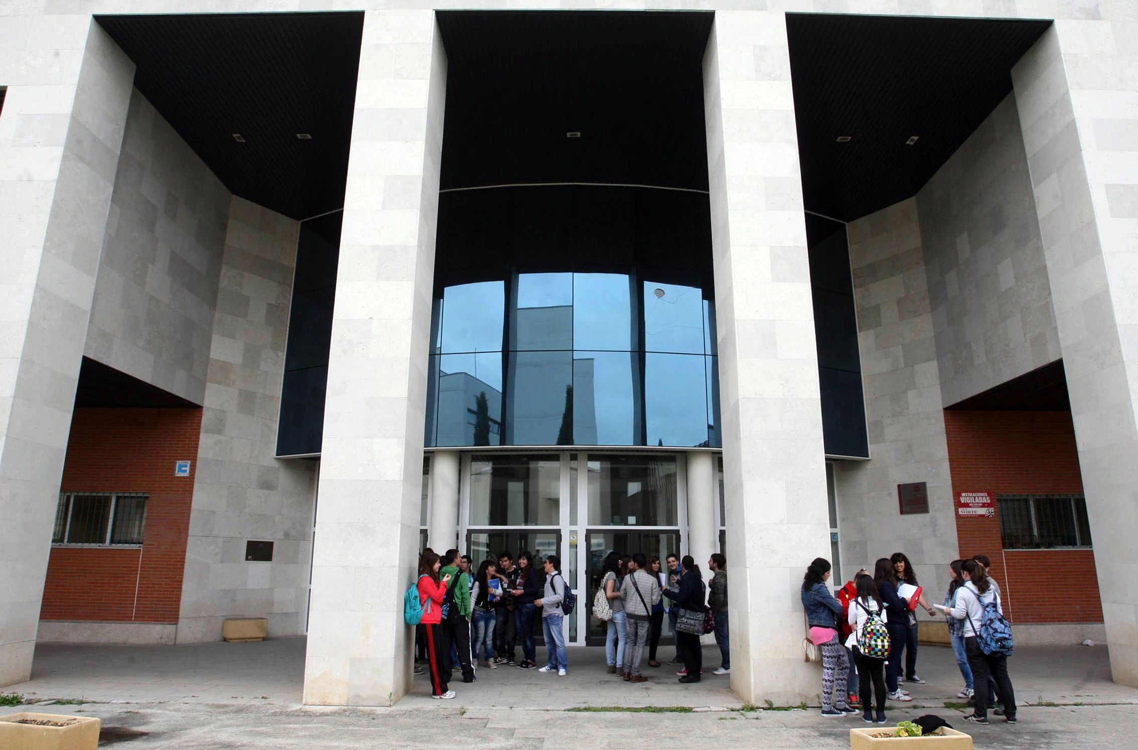 Menos del 40 de los titulados en universidades de Castilla y León