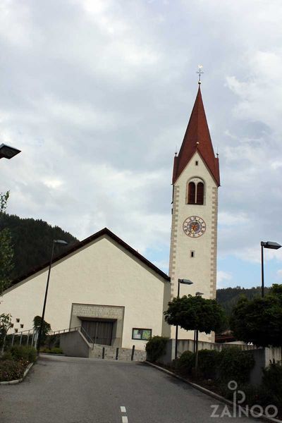 The municipal area stretches along the antholz valley, a northern side valley of the larger puster valley. Rasen-Antholz