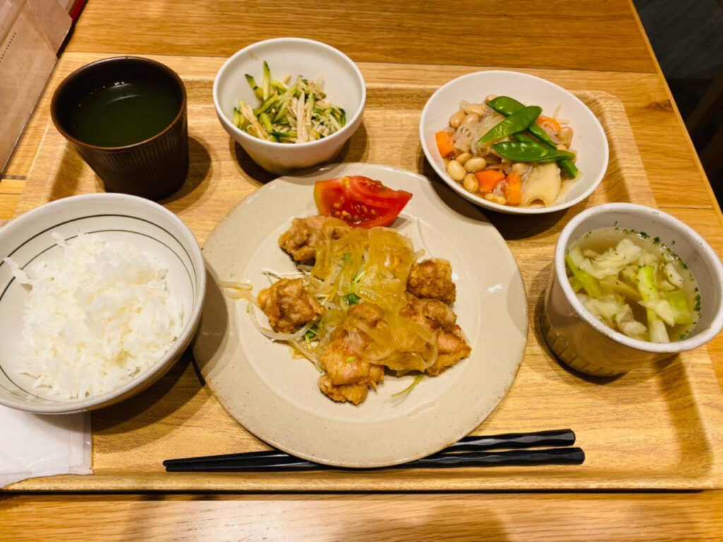 中央区上落合の『ホームズさいたま タニタ食堂』で健康で美味しい『日替わり定食』『一汁二菜定食』を行って食べてみた