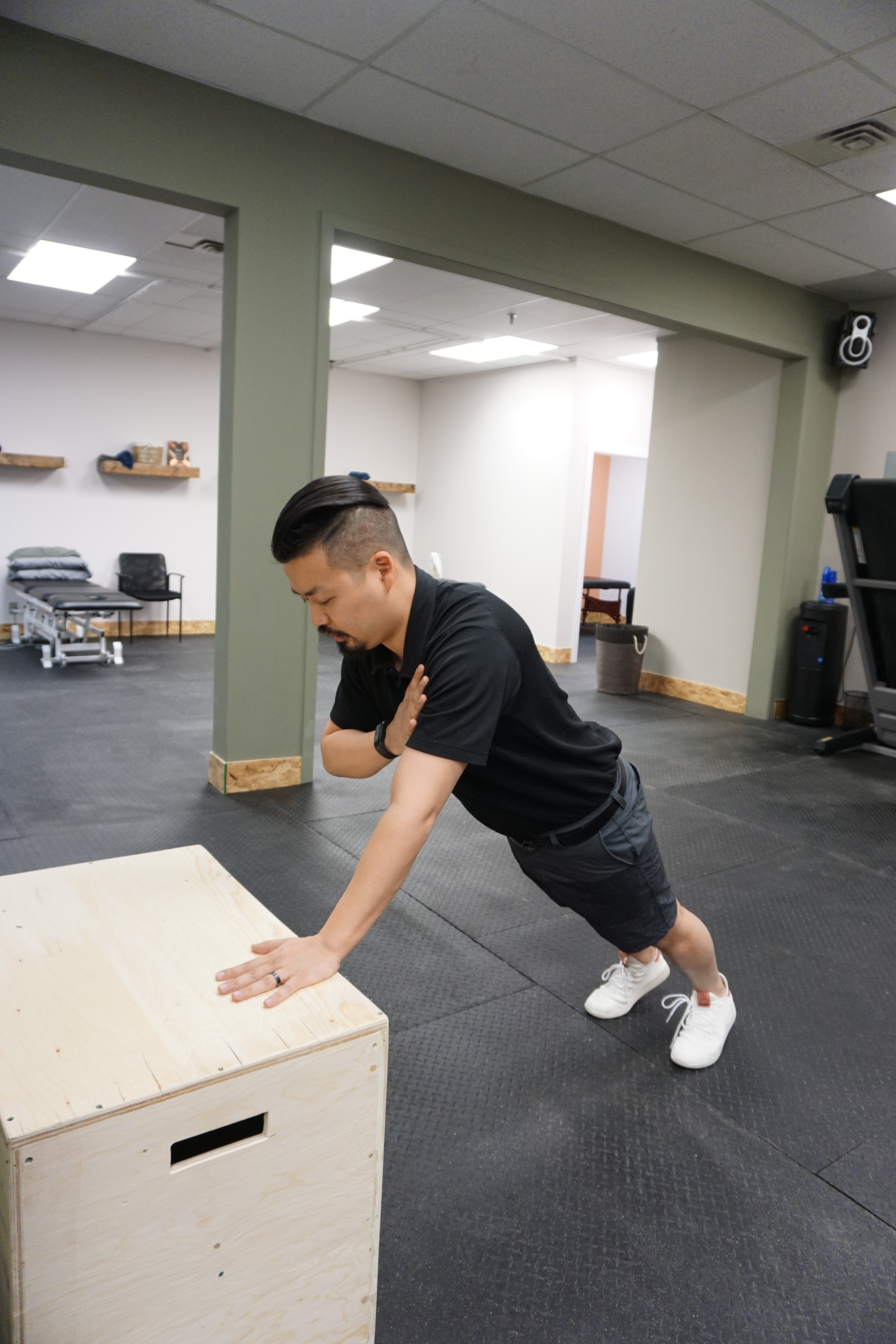 Incline shoulder taps Zen Physiotherapy