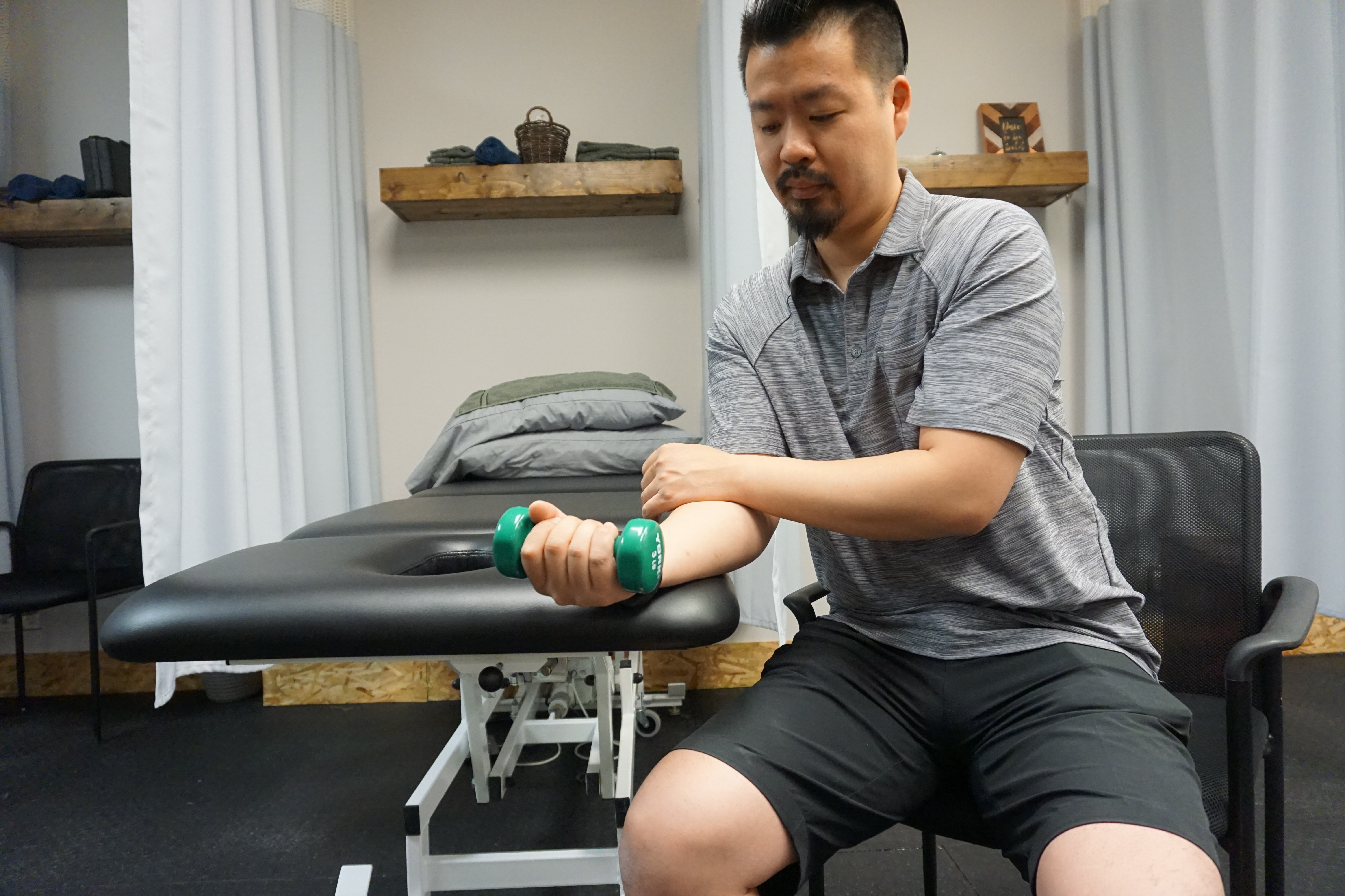 Forearm flexor eccentrics Zen Physiotherapy