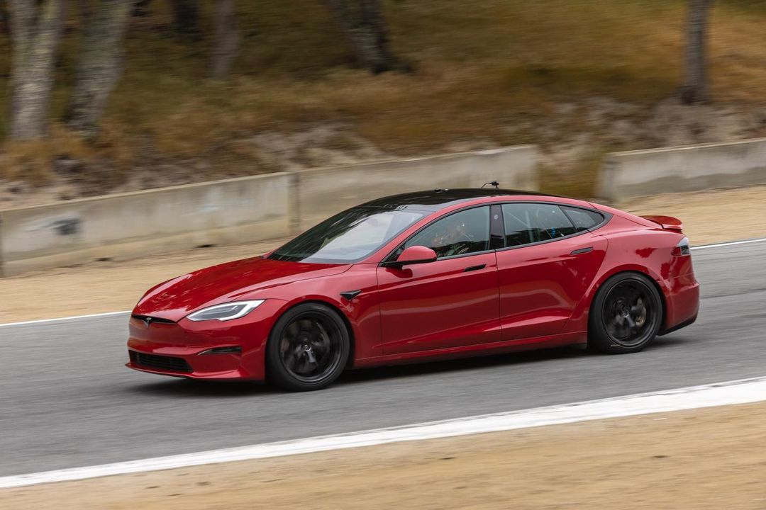 Tesla Model S Plaid Faster Than F8 Tributo and Turbo S at