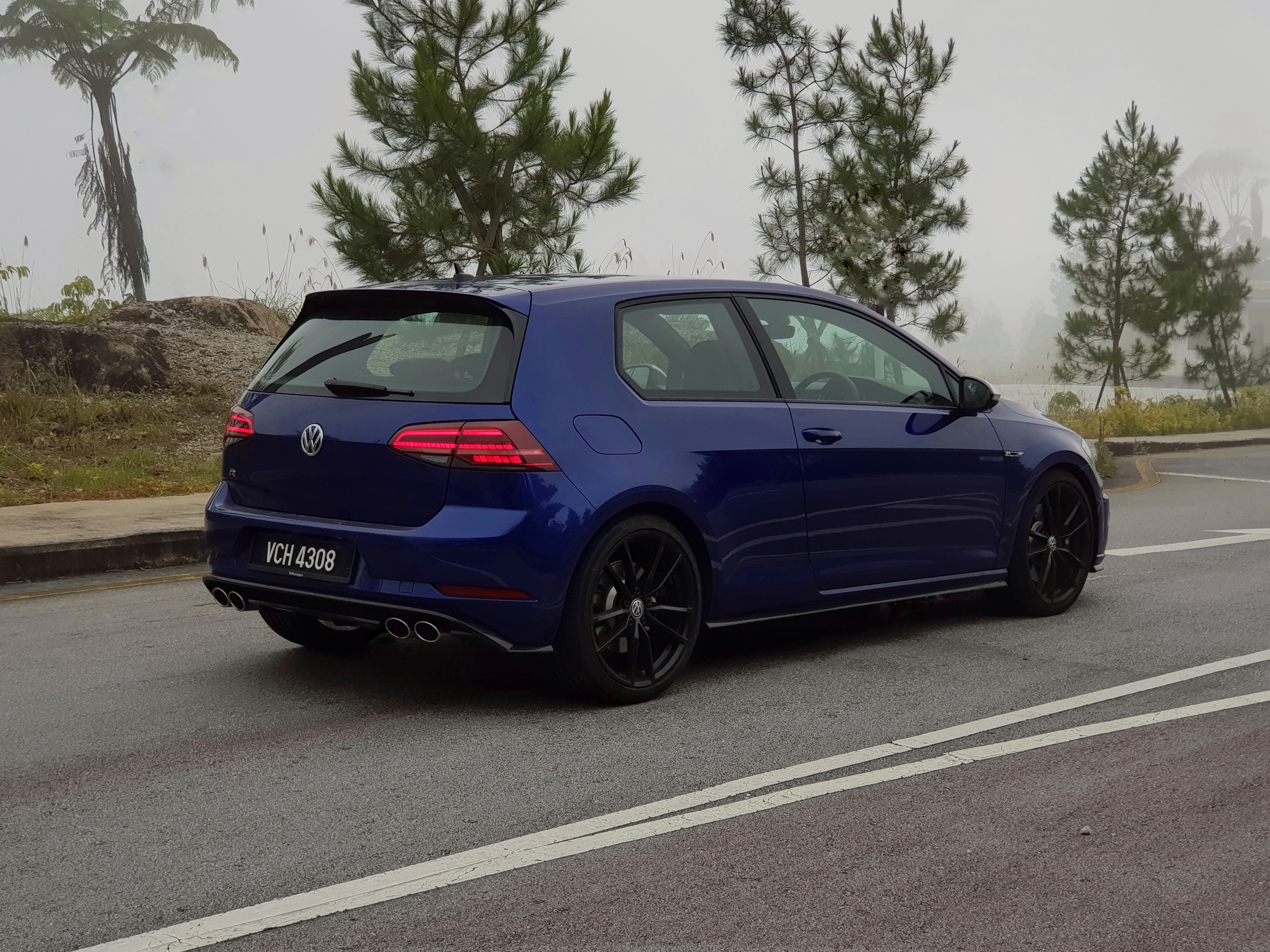 Short Review VW Golf GTI 7.5 vs Golf R 7.5 vs A250 AMG
