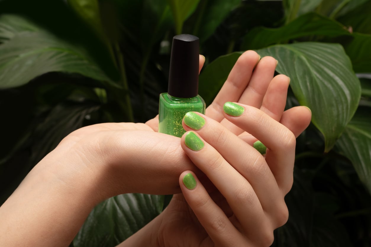 14 Trending Light Green Nails in 2024 + Best Polish Zohna
