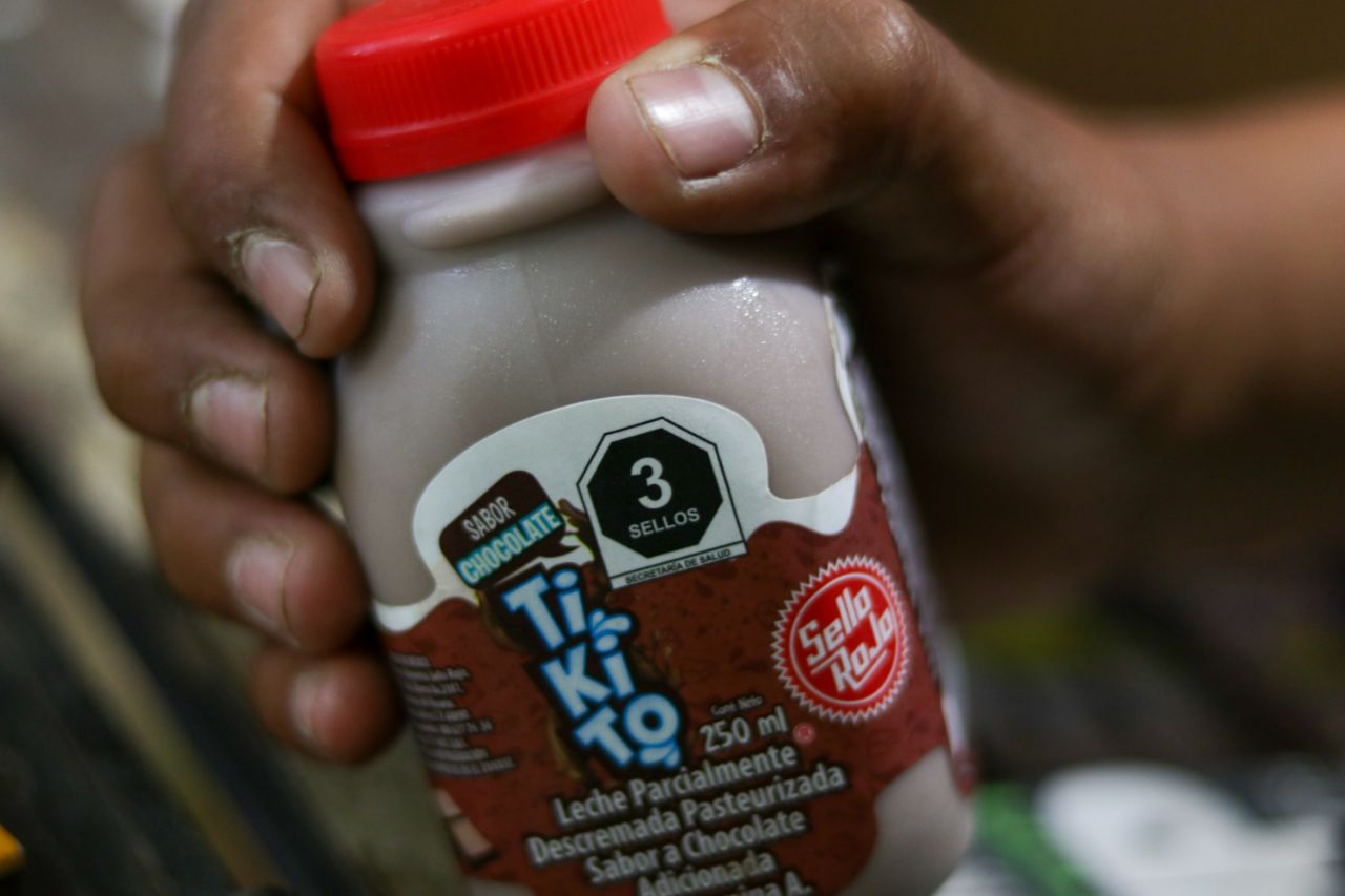 "Ni modo que por los sellos, los dejemos de comer" consumidores frente