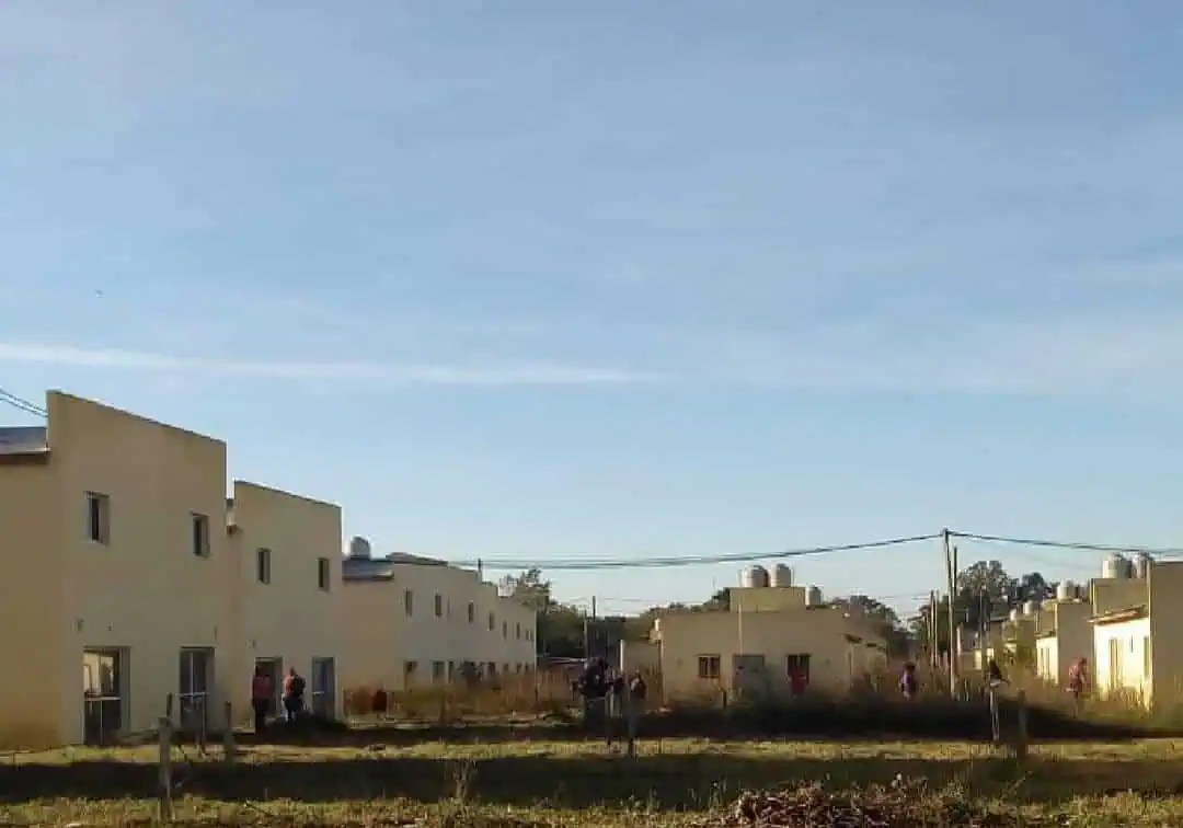 Se reactivan las obras en el complejo habitacional de La Perla Zona