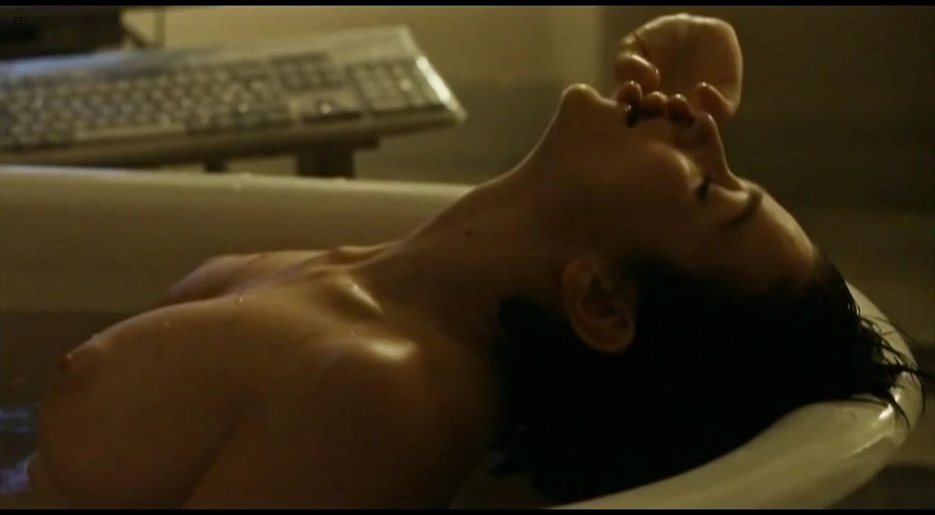 Stefania Rocca nude full frontal in Viol@ 1998 13