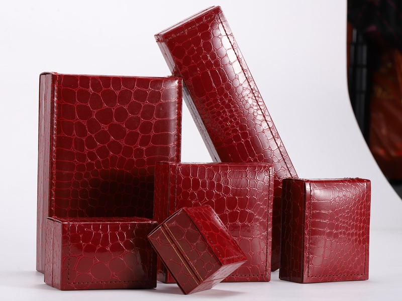 ZTB112 plastic hinged jewelry box with crocodile patternleatherette